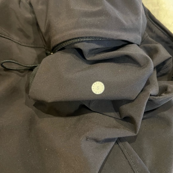 Men’s Lululemon shorts - Picture 9 of 9